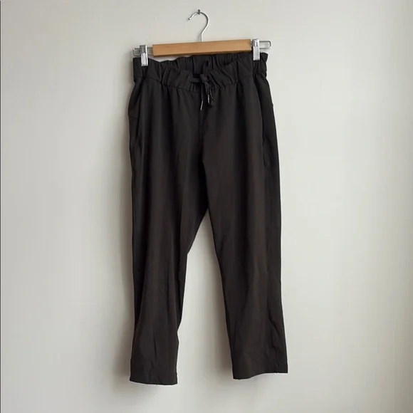 Lululemon On The Fly Crop *23" - Picture 1 of 2